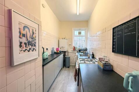 4 bed, 5 bath Plot in Manchester - Photo 4