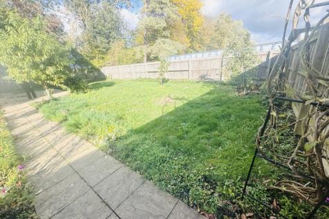 2-bed house on Poplar farm Cottage, PE7, £1,100/mo