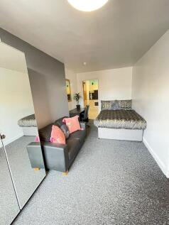 Studio flat on Marble Street, Leicester, £820/mo