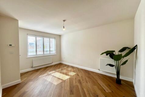 Cardamine Parade, Stafford, ST16 1DR photo 3