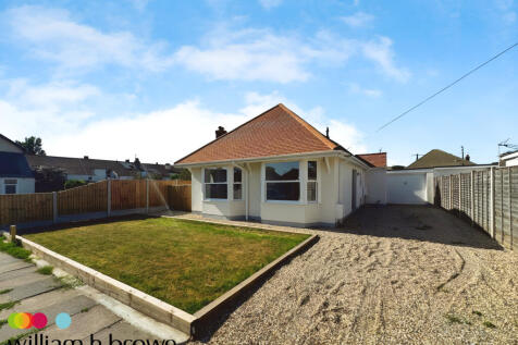 2-bed bungalow on Beatrice Road, WALTON ON THE NAZE, £1,550/mo