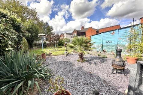 Generous Private Garden 769