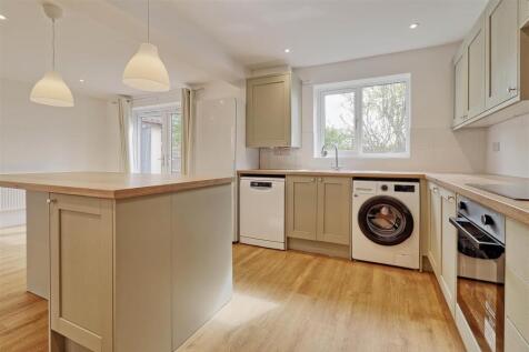 Kitchen 2.jpg