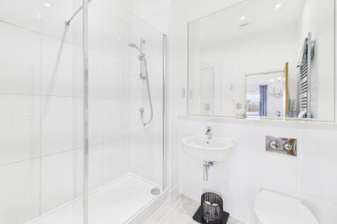 CAM04018G0-PR0488-STILL029