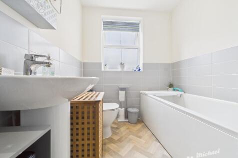 CAM02773G0-PR0367-STILL012