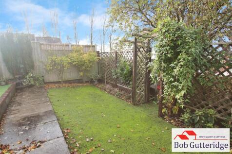 ENCLOSED REAR GARDEN