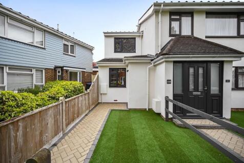 11 Saffron Close BN43 (39).jpg