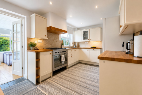Longfellow Close, Swindon, SN25 photo 4