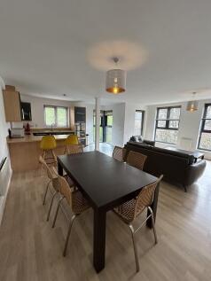 Apartment 9, 5 Larke Rise photo 4