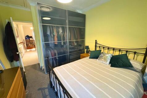 Bedroom 3b (edit).jpg