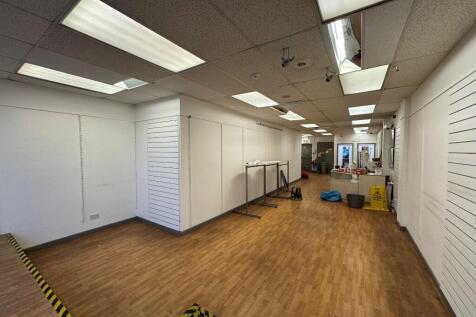 Retail Property (high street) to rent Image 3