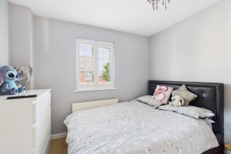 CAM03729G0-PR0041-STILL019