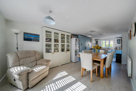 Kitchen/Dining