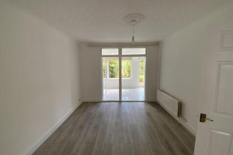 Suttons Avenue, Hornchurch, Havering photo 5
