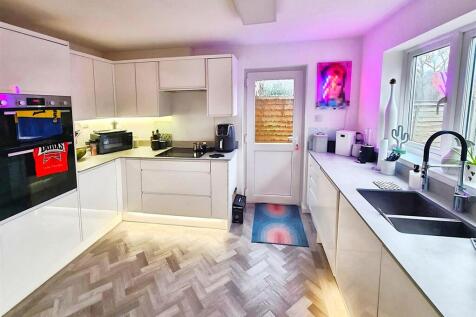 Modern Fitted Kitchen