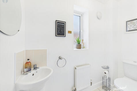 CAM03852G0-PR0296-STILL018