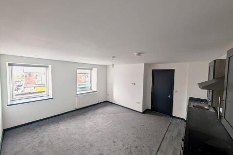 2-bed flat on Stirling House, Saltwell Road, £815/mo