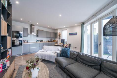 Atheldene Road London SW18 photo 4