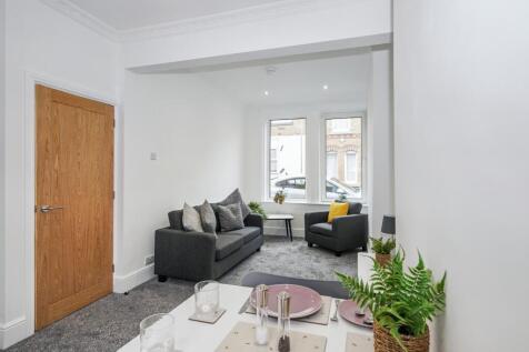2-bed terraced on Sandringham Mews, Sandringham Street, Scarborough, North Yorkshire, £895/mo