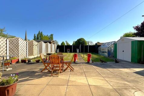 Generous SOUTH FACING Garden 545
