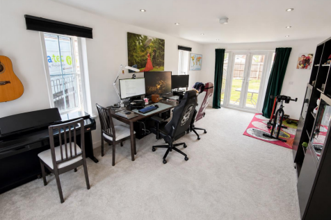 Plover Crescent, Harlow photo 5