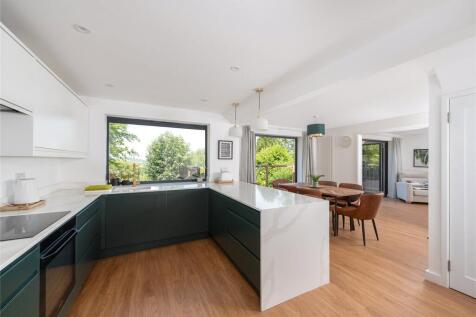 Kitchen/Breakfast Rm