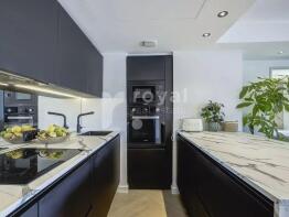 Fully equipped open-plan kitchen in Mougins apartm