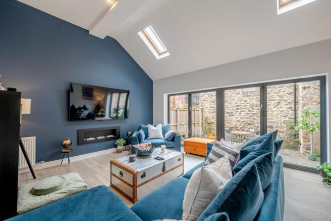 2 bed Terraced for sale Image 5