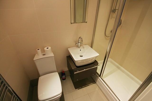 SHOWER ROOM 1