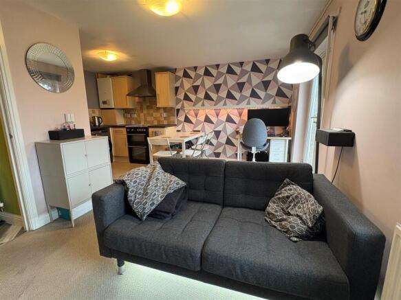 2 bed Apartment for sale Image 8