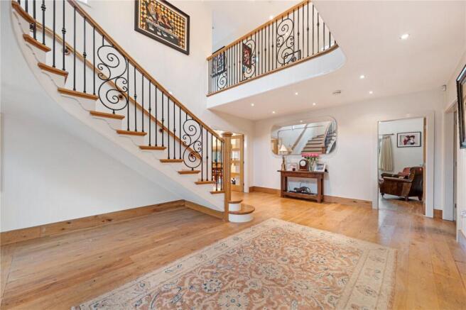6 bed Detached for sale Image 9