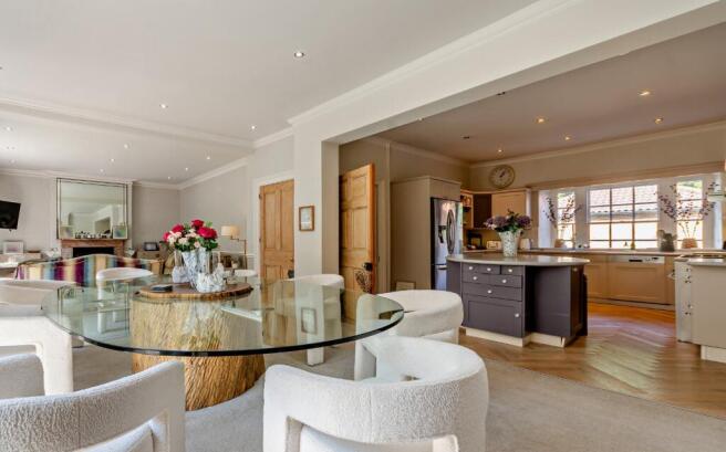 Kitchen/Dining Area