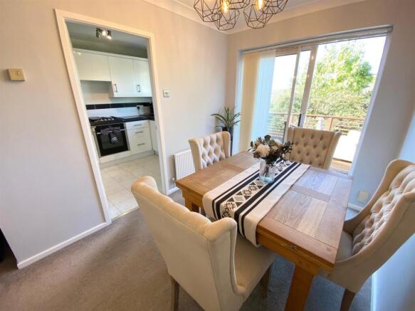 dining area off lounge.jpg