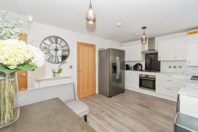 3 bed Semi-Detached for sale Image 7