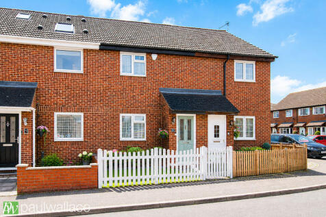 Leaforis Road, West Cheshunt | Immaculate Two Double Bedroom Home with South-Facing Garden
