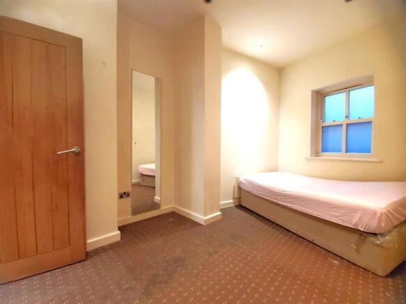 2 bed Flat for sale Image 11