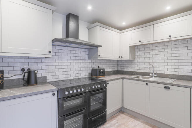 1 bed House Share to rent Image 5