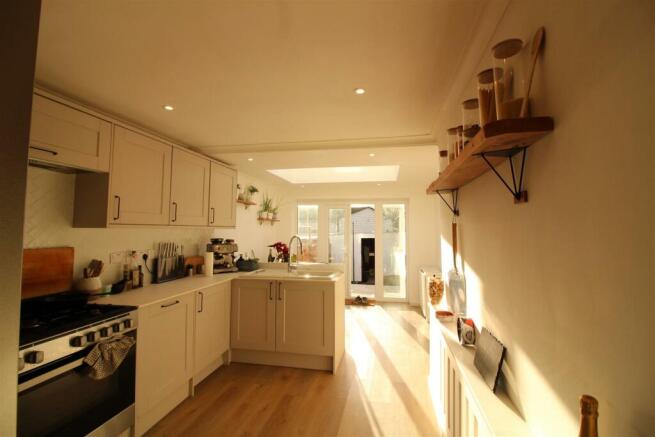 KITCHEN/DINER (2)