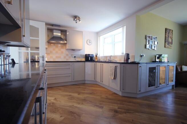 4 bed Detached for sale Image 4