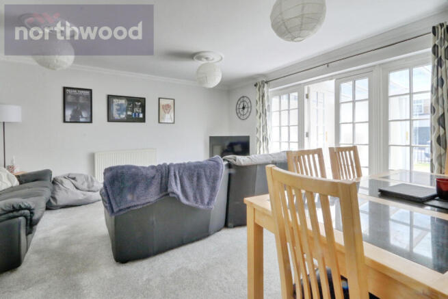 3 bed Terraced to rent Image 11