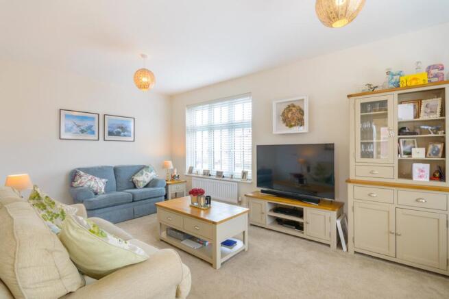 EZAELBBUHS60 - Living Room B.jpg