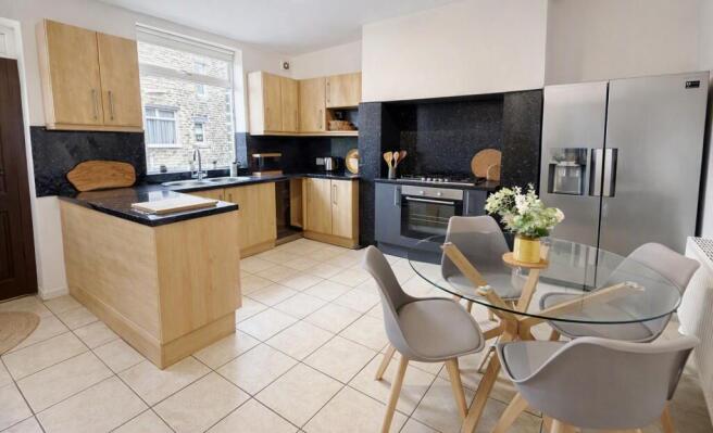 3 bed Terraced for sale Image 4