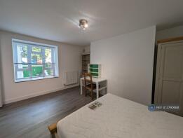 Basement Flat, Chesterfield Buildings, Westbourne Place, Clifton, Bristol BS8 1RX