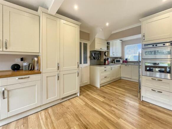 Kitchen area.jpg