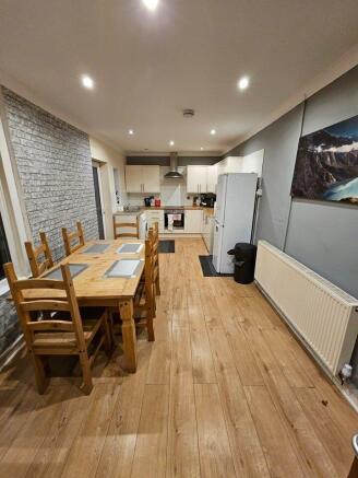 o_1h826j1g063d1ds146