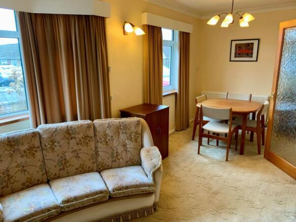 LOUNGE/DINING ROOM