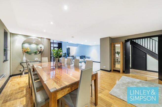 2 bed Flat to rent Image 5
