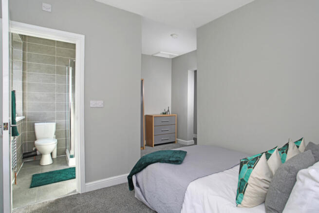 4 bed Terraced to rent Image 10