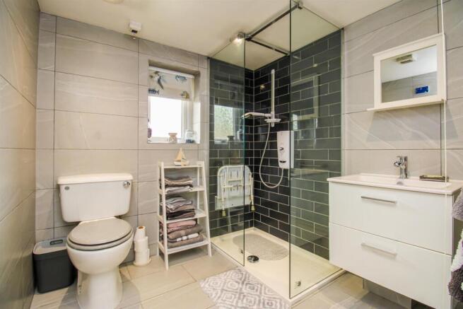 4 bed Semi-Detached for sale Image 8
