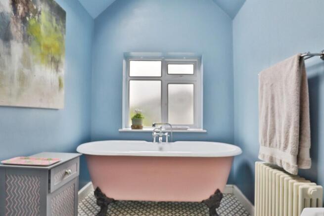 4 bed Semi-Detached for sale Image 11